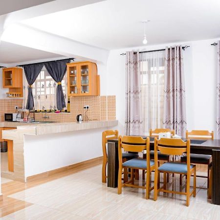 Lake Breeze Apartments Naivasha Esterno foto